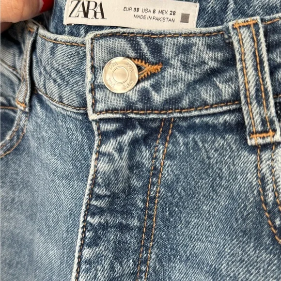 Zara Mom Fit high waist Jeans - Picture 2 of 2